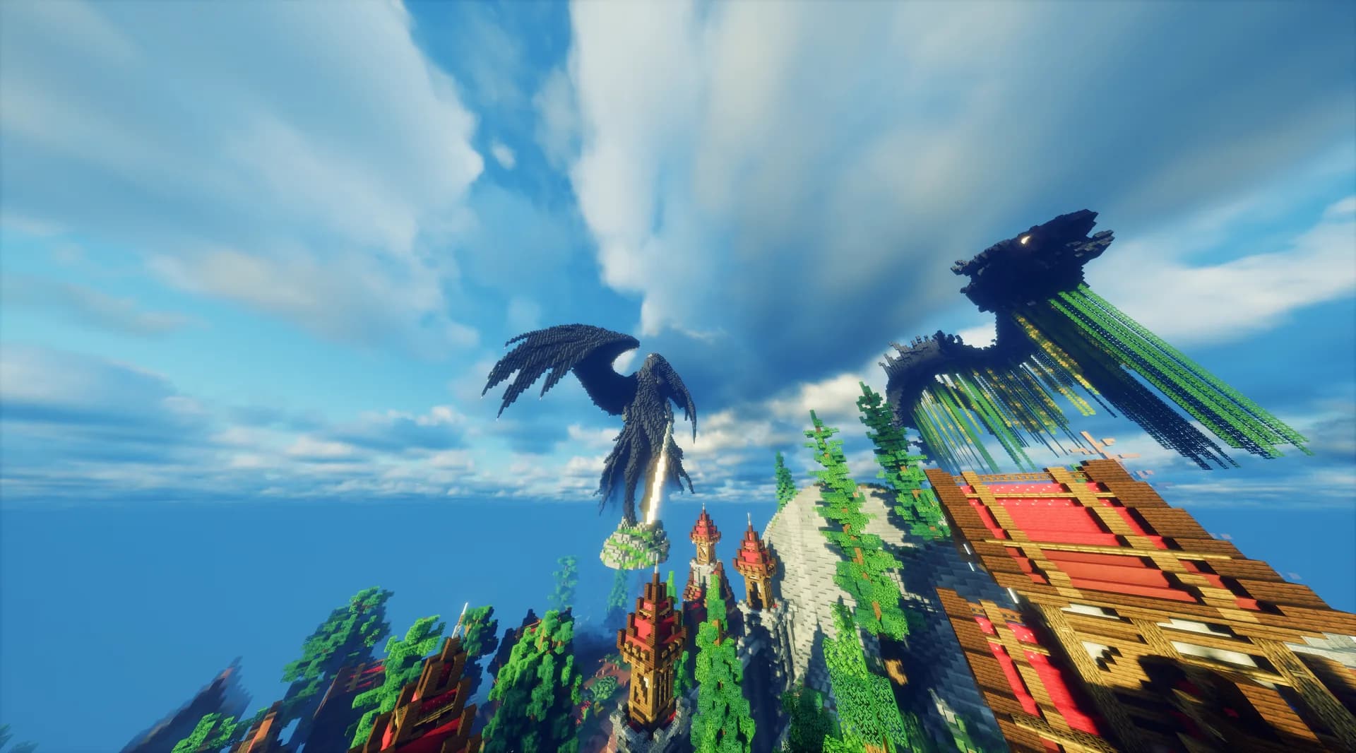Dragón negro esculpido sobre un acantilado con edificios de madera roja y cielo azul con nubes